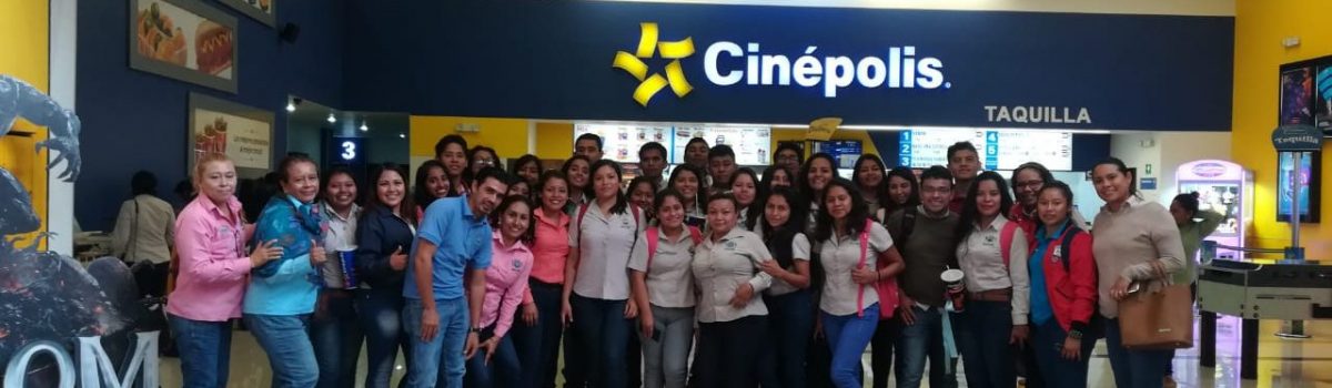 Estudiantes de Administración del ITESCO disfrutan del cine