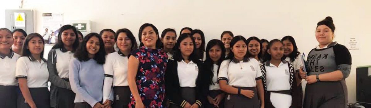 Docente del ITESCO imparte charla para alumnas del Cobaev 21