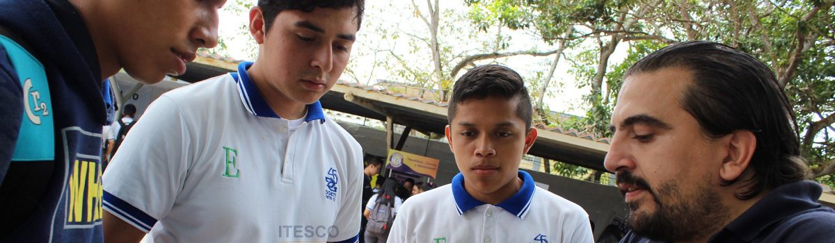 Itesco lleva oferta educativa a estudiantes de Minatitlán