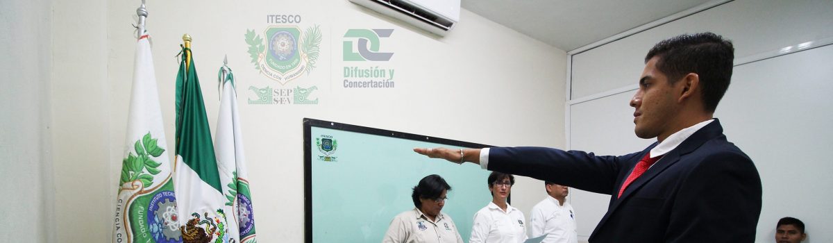 Ingeniero Petrolero obtiene mención honorífica