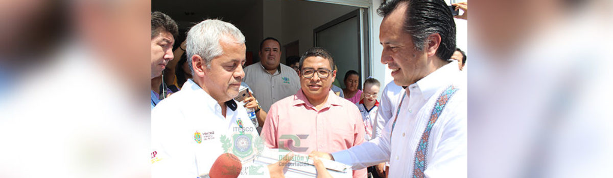 Realiza el gobernador entrega simbólica de 517 títulos a ITESCO