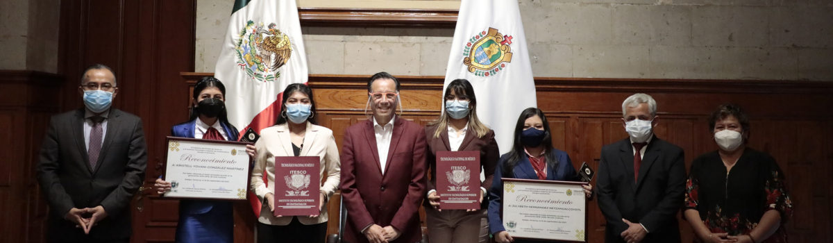 Entrega Gobernador de Veracruz título y Certificado de Estudio número 2000 de ITESCO