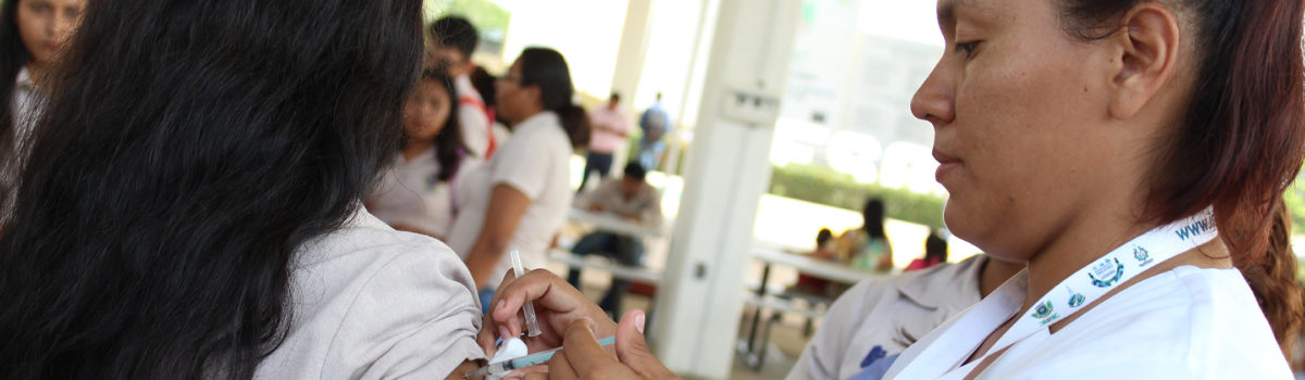 Personal del Centro de Salud aplicó vacunas en ITESCO