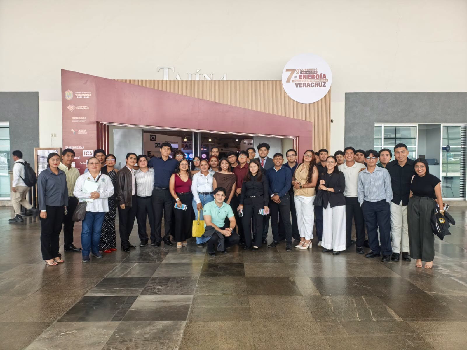 𝐄𝐬𝐭𝐮𝐝𝐢𝐚𝐧𝐭𝐞𝐬 𝐝𝐞 𝐈𝐧𝐠𝐞𝐧𝐢𝐞𝐫𝐢́𝐚 𝐏𝐞𝐭𝐫𝐨𝐥𝐞𝐫𝐚 𝐟𝐨𝐫𝐭𝐚𝐥𝐞𝐜𝐞𝐧 𝐬𝐮 𝐟𝐨𝐫𝐦𝐚𝐜𝐢𝐨́𝐧 𝐩𝐫𝐨𝐟𝐞𝐬𝐢𝐨𝐧𝐚𝐥 𝐞𝐧 𝐞𝐥 𝟕° 𝐂𝐨𝐧𝐠𝐫𝐞𝐬𝐨 𝐈𝐧𝐭𝐞𝐫𝐧𝐚𝐜𝐢𝐨𝐧𝐚𝐥 𝐝𝐞 𝐄𝐧𝐞𝐫𝐠𝐢́𝐚, 𝐆𝐚𝐬 𝐲 𝐏𝐞𝐭𝐫𝐨𝐪𝐮𝐢́𝐦𝐢𝐜𝐚